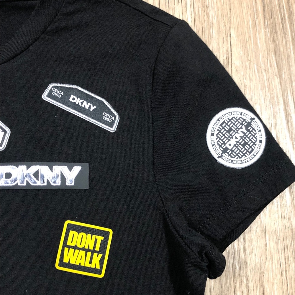 New DKNY Black Short Sleeve Tee with Logo Patch Details size S - Picture 3 of 5
